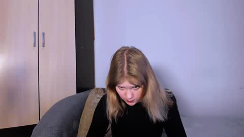 hi Im Mina  online show from 12-11-24, 04:49