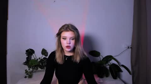 hi Im Mina  online show from 01-22-25, 09:02