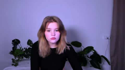 hi Im Mina  online show from 01-23-25, 09:29