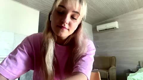 Snapshot of minaempey chatting on 07-13-26, 06:05 Lisy online show from 07-13-26, 06:05