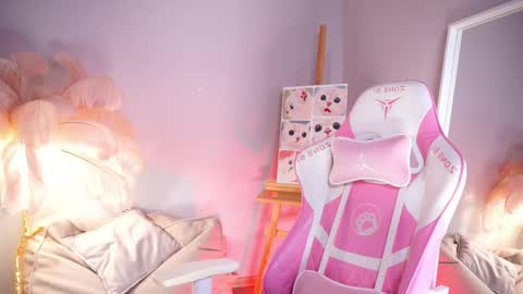 Frances  Next streams Thu Fri Sat 8am -  4pm GMT3 online show from 03-27-26, 05:46