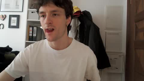 Snapshot of mindly chatting on 12-15-25, 12:42 Mindly online show from 12-15-25, 12:42