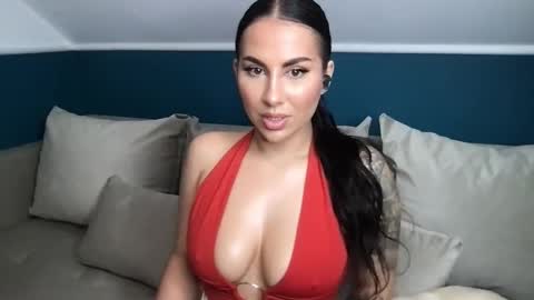 Mindy online show from 10-31-25, 05:36