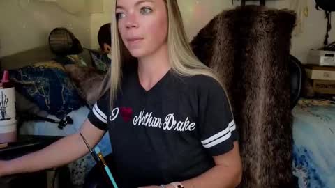 Mindy Mars online show from 11-19-25, 04:40