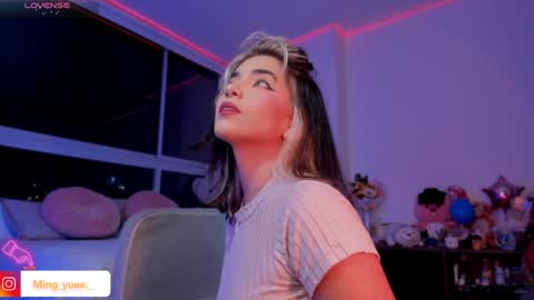 Snapshot of ming_yue_ chatting on 01-25-25, 02:37 My name is Fer Nice to meet you give it a thumbs up please its important online show from 01-25-25, 02:37