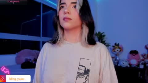 Snapshot of ming_yue_ chatting on 02-11-25, 02:35 My name is Fer Nice to meet you give it a thumbs up please its important online show from 02-11-25, 02:35