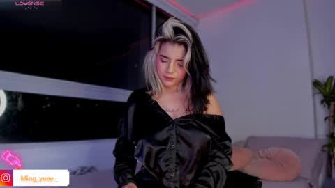 Snapshot of ming_yue_ chatting on 02-14-25, 06:02 My name is Fer Nice to meet you give it a thumbs up please its important online show from 02-14-25, 06:02