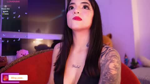 Snapshot of ming_yue_ chatting on 10-08-25, 05:05 My name is Fer Nice to meet you give it a thumbs up please its important online show from 10-08-25, 05:05