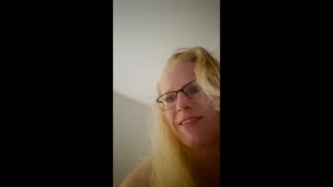 Snapshot of minglingmumma chatting on 01-15-26, 10:09 minglingmumma online show from 01-15-26, 10:09