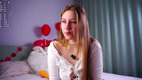 Snapshot of minhgrow chatting on 02-15-26, 01:35 Mary online show from 02-15-26, 01:35