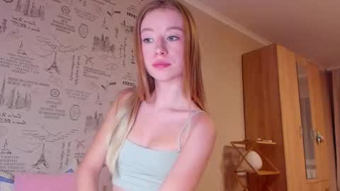 Snapshot of minidiva_ chatting on 11-11-25, 08:31 Amelia online show from 11-11-25, 08:31