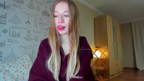 Snapshot of minidiva_ chatting on 12-16-25, 10:37 Amelia online show from 12-16-25, 10:37