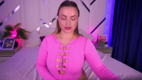 Snapshot of minifox_ chatting on 10-11-25, 08:24 minifox_ online show from 10-11-25, 08:24