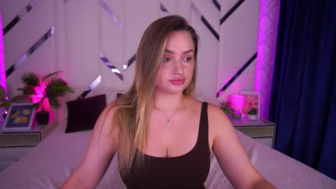 Snapshot of minifox_ chatting on 10-17-25, 07:55 minifox_ online show from 10-17-25, 07:55