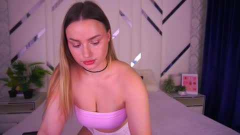 Snapshot of minifox_ chatting on 11-08-25, 08:36 minifox_ online show from 11-08-25, 08:36