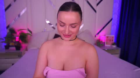 Snapshot of minifox_ chatting on 11-15-25, 08:33 minifox_ online show from 11-15-25, 08:33