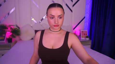 Snapshot of minifox_ chatting on 11-18-25, 08:19 minifox_ online show from 11-18-25, 08:19