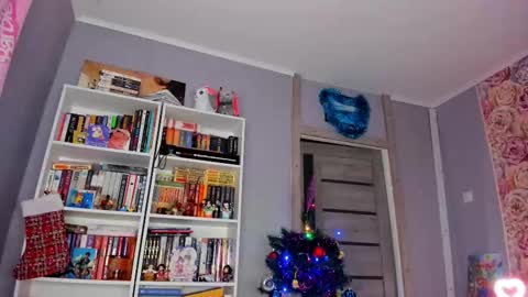 Ariana online show from 12-21-25, 11:06