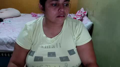 Snapshot of minnie_bbw69 chatting on 06-10-26, 12:00 Andrea online show from 06-10-26, 12:00