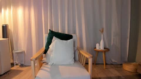 Snapshot of minnie_jin chatting on 11-23-25, 01:44 minnie_jin online show from 11-23-25, 01:44