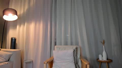 Snapshot of minnie_jin chatting on 11-30-25, 01:59 minnie_jin online show from 11-30-25, 01:59