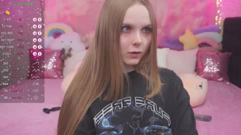 Snapshot of minx_girll chatting on 01-22-25, 06:10 Vikki online show from 01-22-25, 06:10