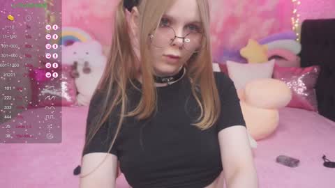 Snapshot of minx_girll chatting on 01-31-25, 07:18 Vikki online show from 01-31-25, 07:18