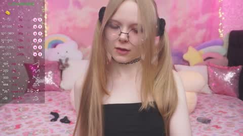 Snapshot of minx_girll chatting on 02-02-25, 06:15 Vikki online show from 02-02-25, 06:15