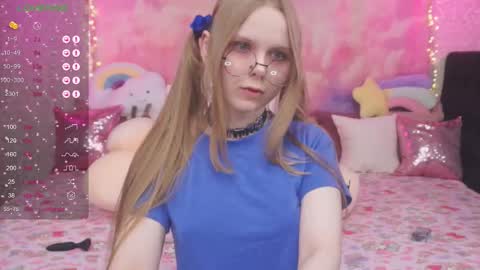 Snapshot of minx_girll chatting on 02-10-25, 07:15 Vikki online show from 02-10-25, 07:15