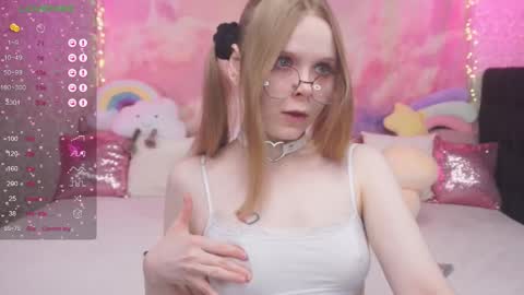 Snapshot of minx_girll chatting on 02-19-25, 06:44 Vikki online show from 02-19-25, 06:44