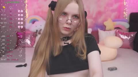 Snapshot of minx_girll chatting on 03-03-25, 04:47 Vikki online show from 03-03-25, 04:47