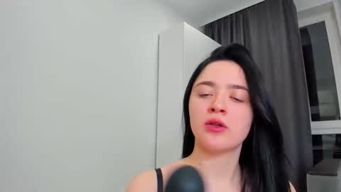 Snapshot of minx_nightcityx chatting on 11-11-25, 12:32 Minx NightCityX online show from 11-11-25, 12:32