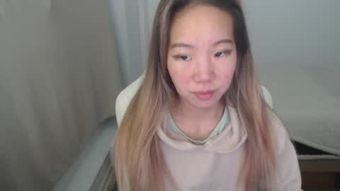 Snapshot of mira_g chatting on 11-25-25, 01:22 mira_g online show from 11-25-25, 01:22