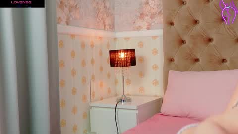 Snapshot of mira_lynxx chatting on 10-20-25, 04:24 mira_lynxx online show from 10-20-25, 04:24