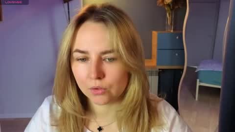 Snapshot of mira_mermayd chatting on 04-28-26, 01:48 Mira online show from 04-28-26, 01:48