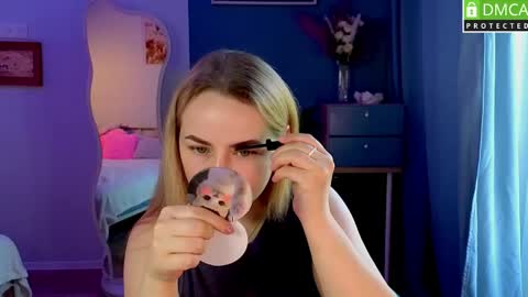 Snapshot of mira_mermayd chatting on 05-28-26, 01:58 Mira online show from 05-28-26, 01:58