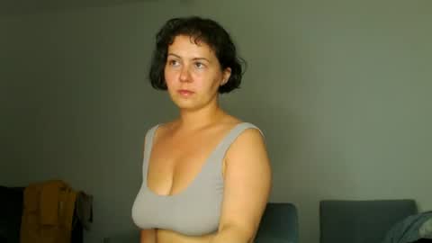 Snapshot of miradiaz chatting on 06-17-26, 10:54 Meera online show from 06-17-26, 10:54