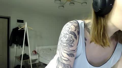 Snapshot of mirakissss chatting on 02-16-26, 07:54 Mira online show from 02-16-26, 07:54