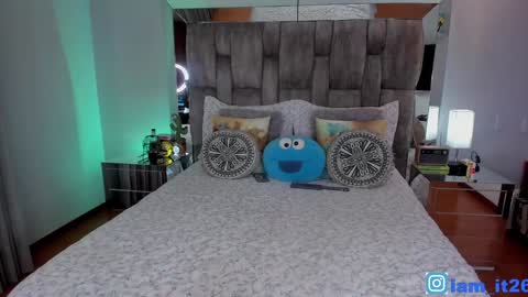 Snapshot of mirandacollins_ chatting on 01-18-25, 12:57 Miranda online show from 01-18-25, 12:57