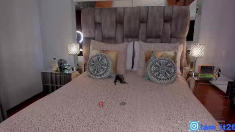 Snapshot of mirandacollins_ chatting on 11-02-25, 01:19 Miranda online show from 11-02-25, 01:19