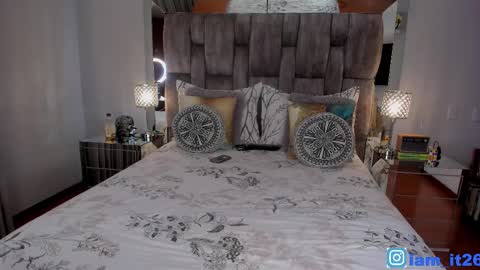 Snapshot of mirandacollins_ chatting on 11-05-25, 01:38 Miranda online show from 11-05-25, 01:38