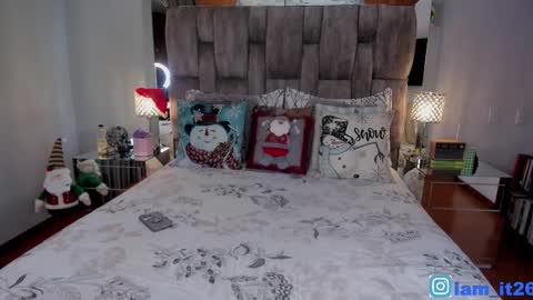 Snapshot of mirandacollins_ chatting on 12-15-25, 12:26 Miranda online show from 12-15-25, 12:26