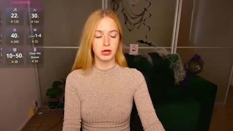 Snapshot of mirandamayers chatting on 11-03-25, 12:39 MirandaMayers online show from 11-03-25, 12:39