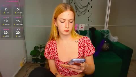 Snapshot of mirandamayers chatting on 11-11-25, 01:22 MirandaMayers online show from 11-11-25, 01:22