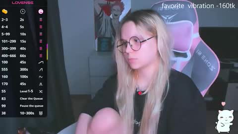 Kira online show from 10-26-25, 12:38