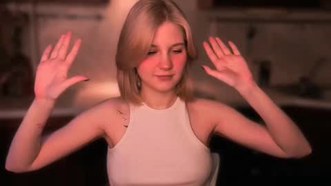 Snapshot of mirrameow chatting on 11-22-25, 06:45 Mira online show from 11-22-25, 06:45