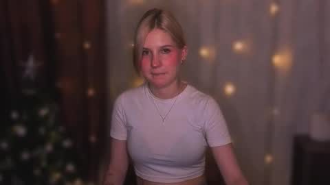 Snapshot of mirrameow chatting on 12-03-25, 09:57 Mira online show from 12-03-25, 09:57