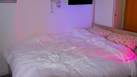 Snapshot of mirrorofsoul chatting on 09-17-25, 05:53 Shelley online show from 09-17-25, 05:53