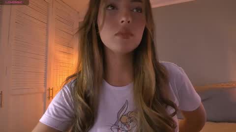 Snapshot of mis_elizabeth chatting on 11-10-25, 05:28 Eliza online show from 11-10-25, 05:28