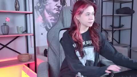 Snapshot of misapage chatting on 11-28-25, 12:02 Misa online show from 11-28-25, 12:02